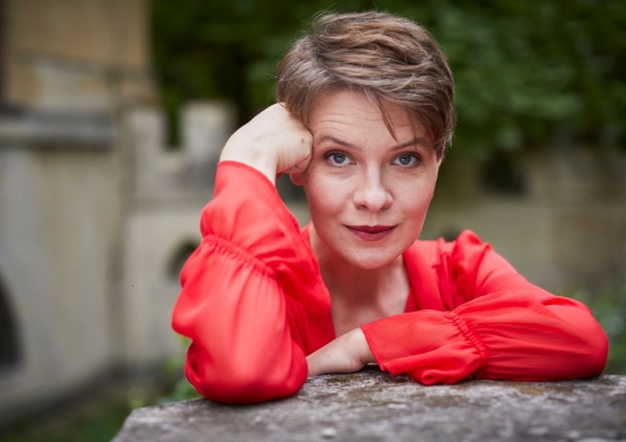 Między prawdą autobiografii a dowolnością fikcji